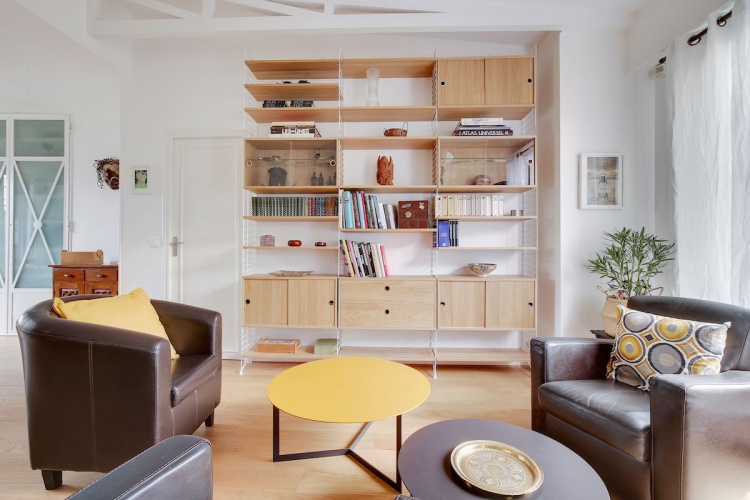 Home-staging dans une maison : salon-table-basse-treku-kabi-bibliotheque-string-furniture-kaizo-studio-maison-bourg-la-reine-1-web