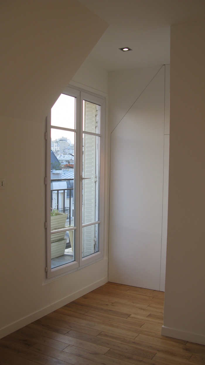 Appartement Place de l'Atelier : chambre et placard