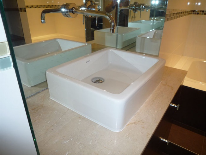 Rnovation d'un appartement rue du Faubourg Saint Honor : Salle de bain - dtail vasque