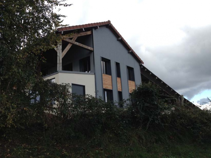 Maison individuelle dans un hangar