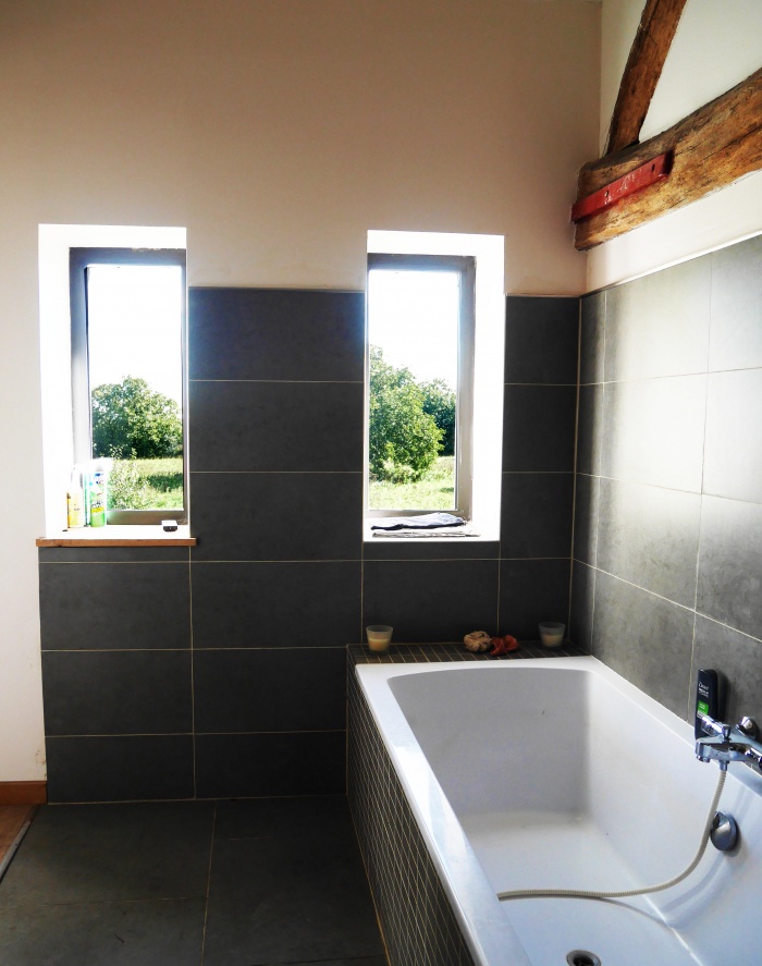 Transformation d'une grange en loft : Salle de bain et meurtirres